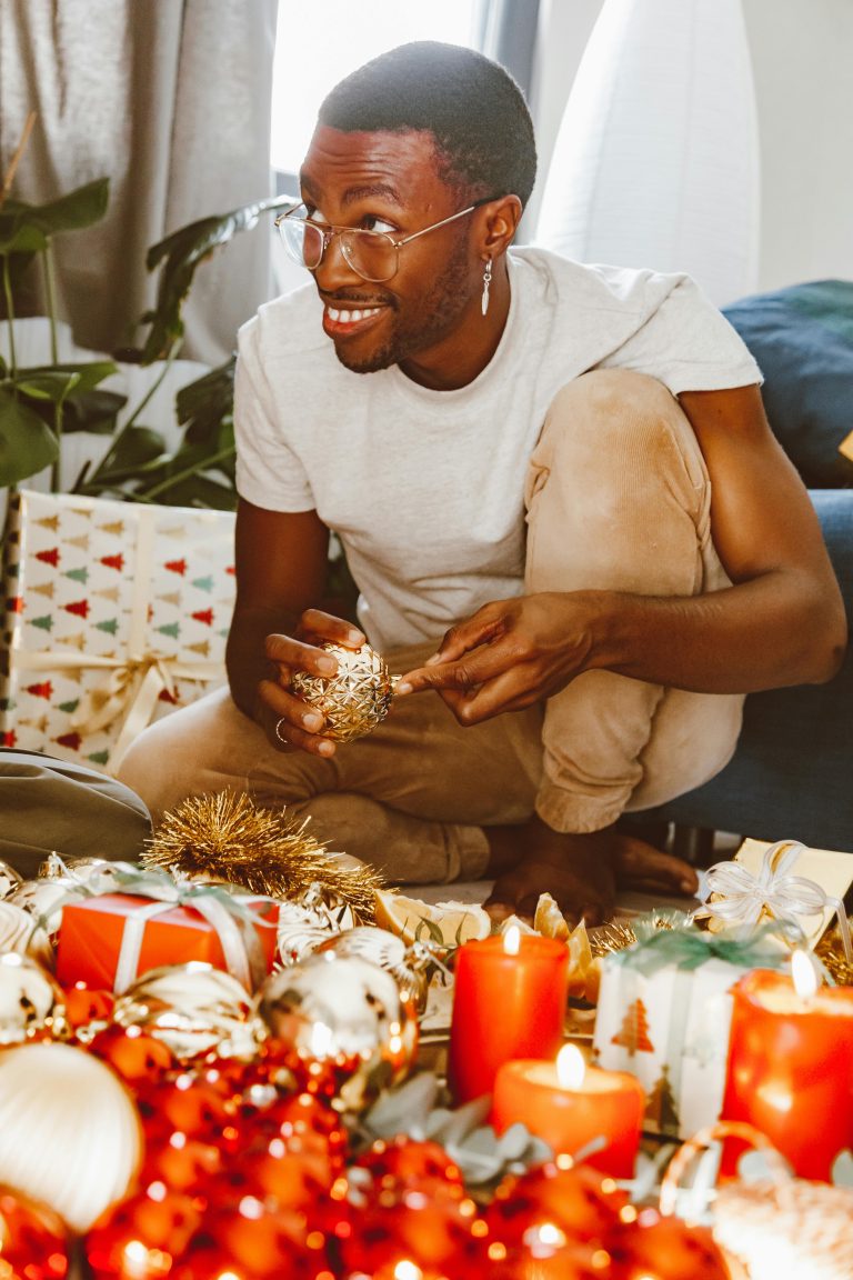 12 best Amazon Christmas gifts for men 2025 including tech, grooming tools, fitness gear, coffee essentials, AirTags, Kindle, and practical everyday gifts.